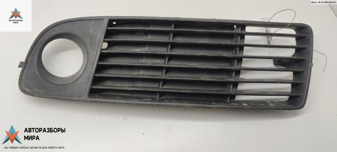 заглушка (решетка) в бампер Audi A6 4B/C5 1998, 2.4 л., бензин, МКПП, чёрный, универсал, 4B0807681J - фото №1