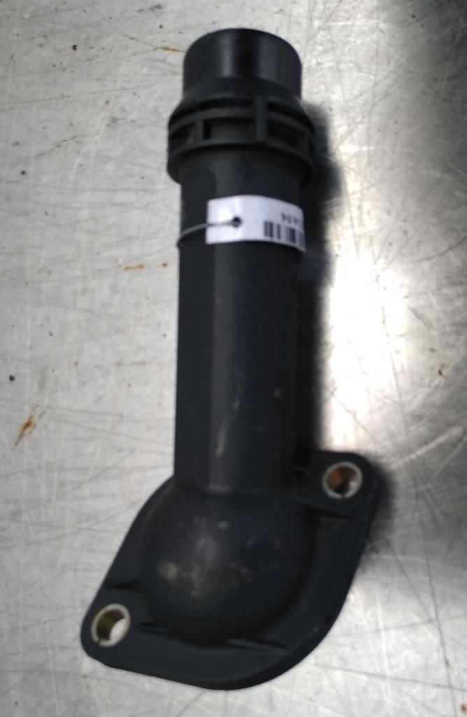 корпус термостата Audi A4 B6 2002, 1.9 л., дизель, МКПП, универсал, 038121121B
