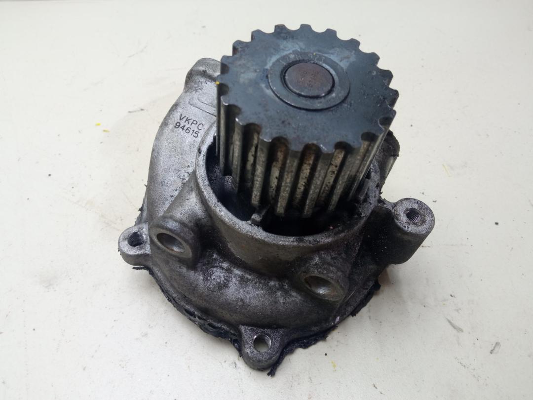 насос антифриза дополнительный Mazda MPV LW 2004, 2.0 л., дизель, МКПП, серый, минивэн, RF5G-15-010B