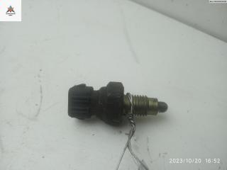 Датчик включения заднего хода (лягушка) Volkswagen Transporter T4 1991, 2.5 л., бензин, МКПП, красный, микроавтобус, 020945415A