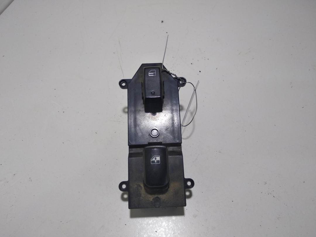 кнопка стеклоподъемника переднего левого Hyundai Santa Fe 2007, 2.2 л., дизель, АКПП, серый, внедорожник 5 дв., 935752B500S4