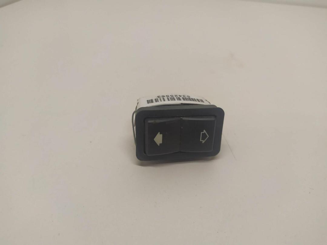 кнопка стеклоподъемника переднего правого BMW 5 E39 1998, 2.8 л., бензин, АКПП, серый, универсал, 8368974