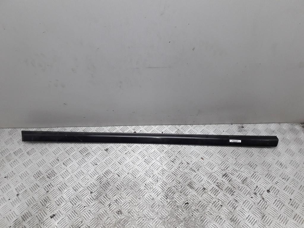 Молдинг стекла двери наружный Volkswagen Golf-3 1996, 1.8 л., бензин, МКПП, чёрный, кабриолет