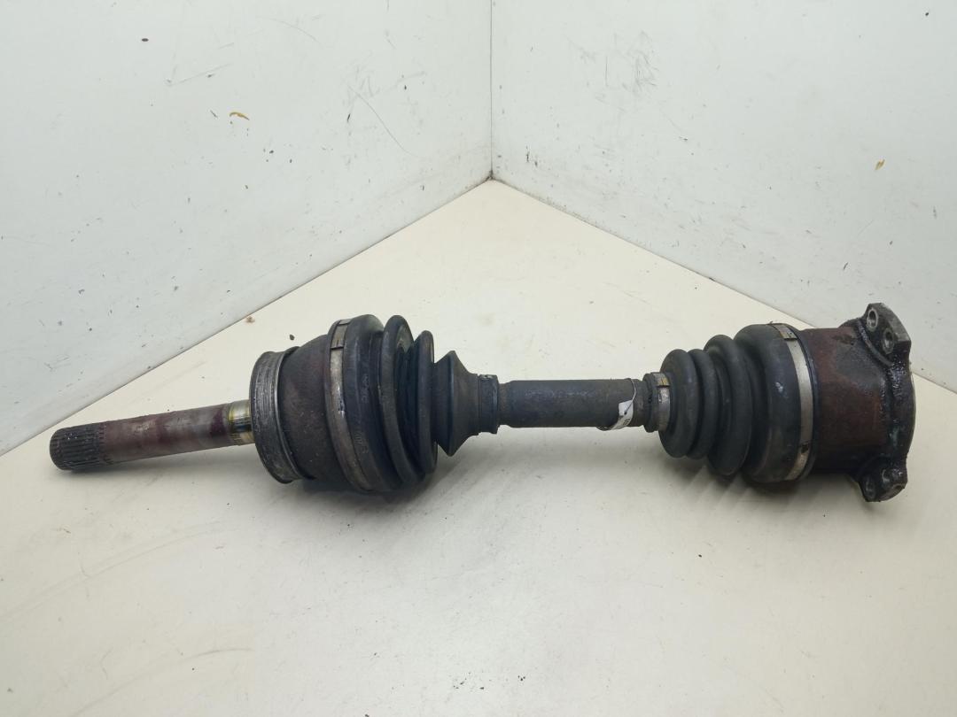 полуось передняя правая (приводной вал, ШРУС) Nissan Pathfinder 1997, 3.3 л., бензин, АКПП, красный, внедорожник 5 дв.