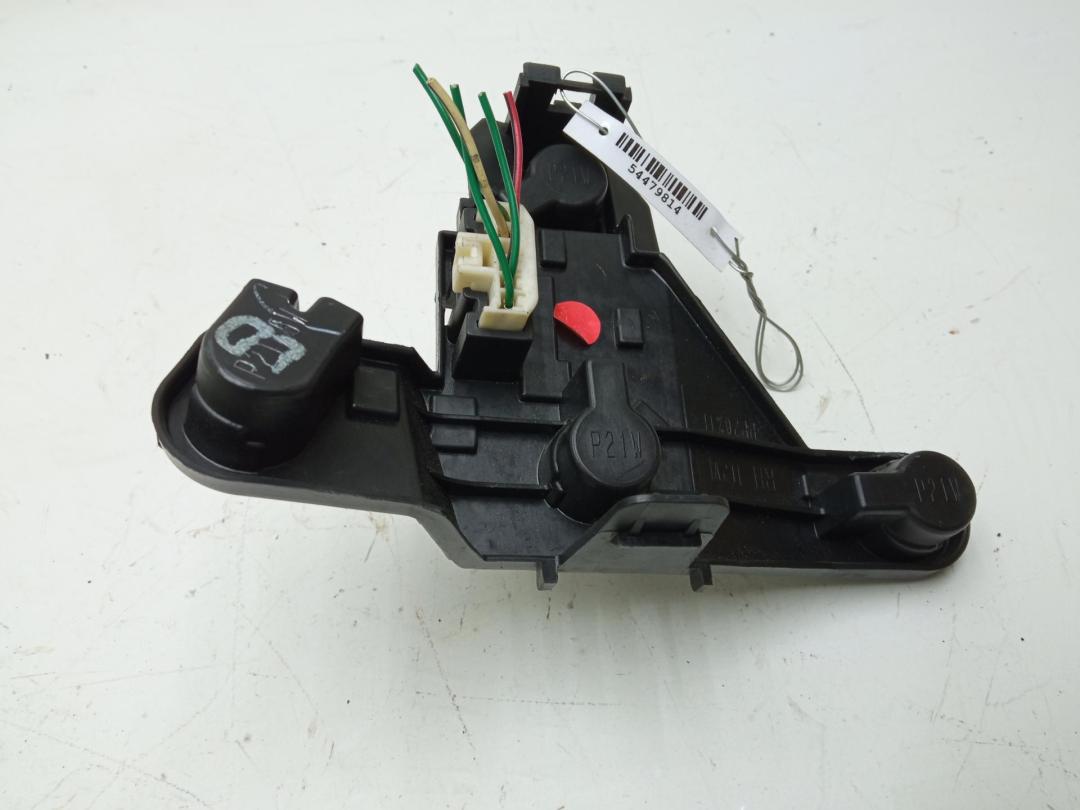 Плата фонаря заднего правого Toyota Corolla 9 поколение (E120/E130) 2003, 2.0 л., дизель, МКПП, серый, хетчбэк 5 дв. - фото №1