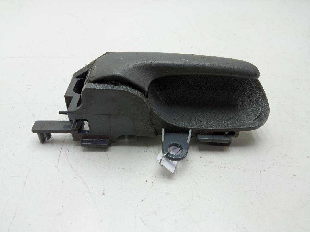 ручка внутренняя передняя правая Toyota Aygo 2007, 1.0 л., бензин, МКПП, красный, хетчбэк 5 дв.