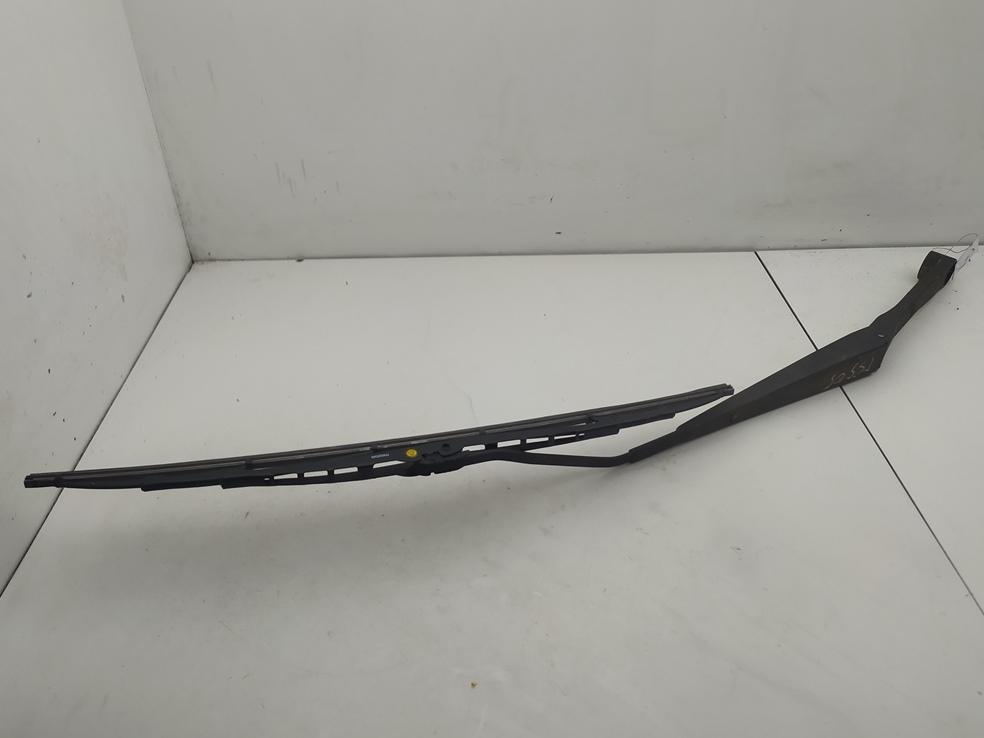 Щеткодержатель (поводок стеклоочистителя) передний Subaru Legacy 2001, 2.0 л., бензин, МКПП, чёрный, универсал