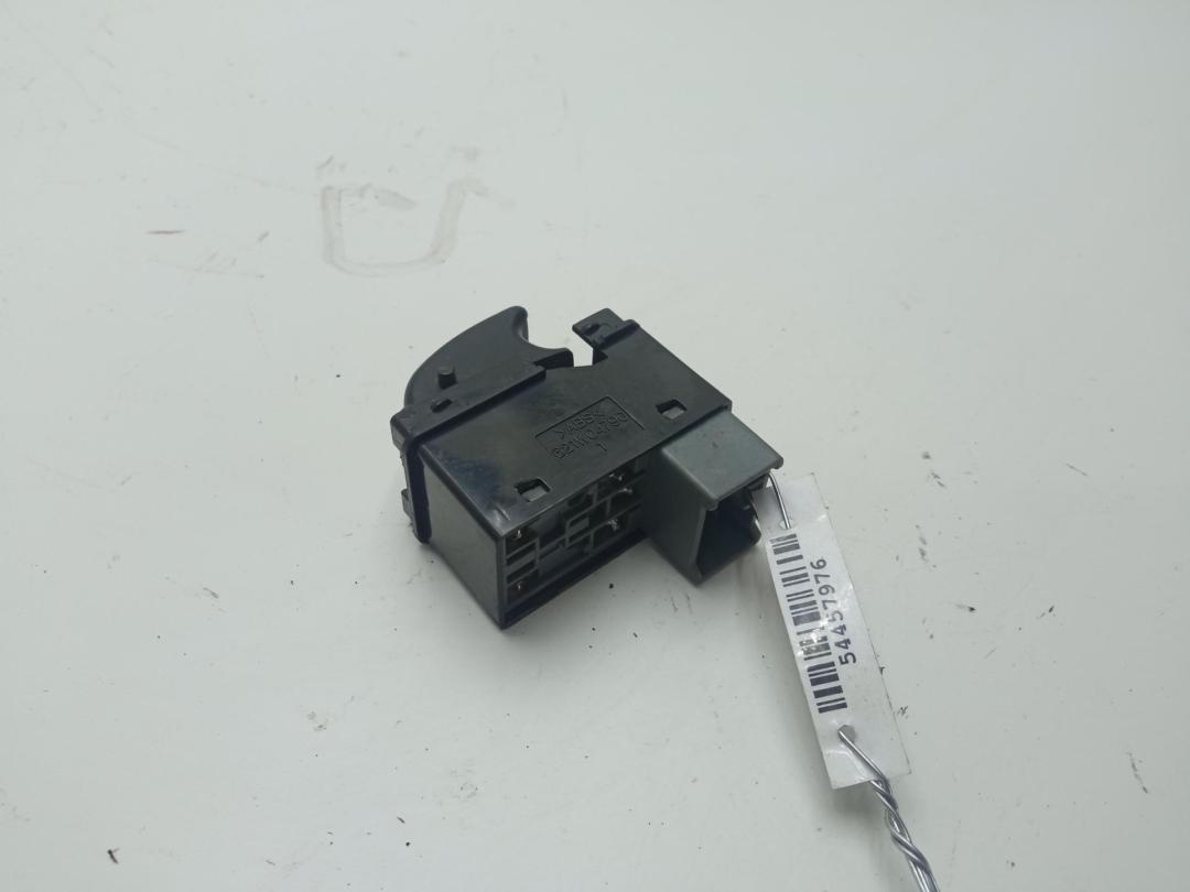 кнопка стеклоподъемника заднего правого Chevrolet Lacetti 2007, 2.0 л., дизель, МКПП, чёрный, хетчбэк 5 дв., 621W04790