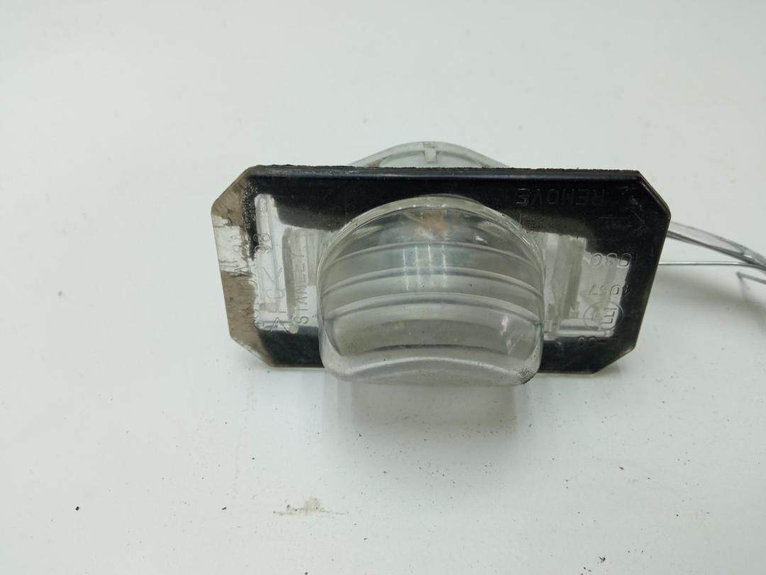 подсветка номера Honda Civic 7 поколение 2001, 1.6 л., бензин, МКПП, серый, хетчбэк 5 дв., L004057 - фото №1