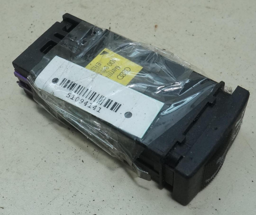 кнопка (выключатель) Audi A4 B5 1998, 2.5 л., дизель, МКПП, синий, универсал