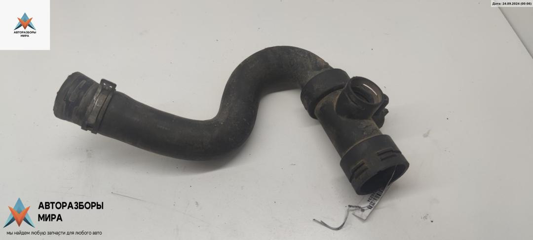 патрубок радиатора Audi A6 4B/C5 2000, 2.5 л., дизель - фото №1