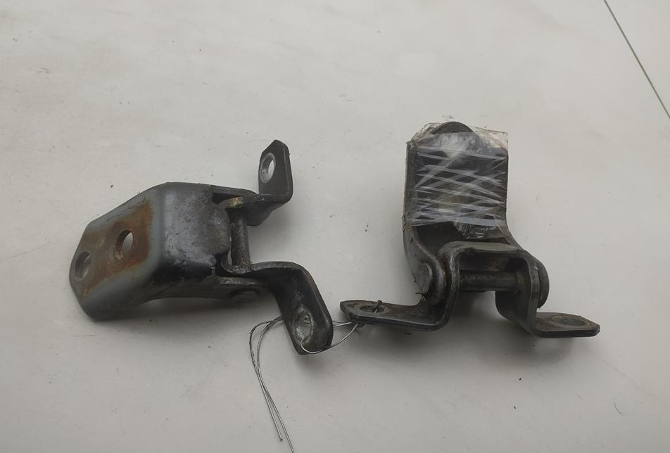 петля двери Mazda 3 BL 2009, серый, хетчбэк 5 дв., F151-59-210C, F151-58-210C - фото №1