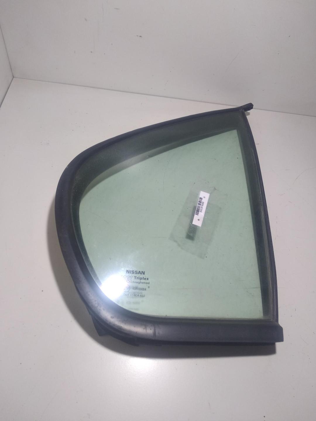 форточка задняя правая Nissan Primera P11 1998, 2.0 л., бензин, МКПП, синий, хетчбэк 5 дв.