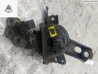 подушка крепления двигателя Toyota Auris 1 поколение 2008, 2.0 л., дизель, МКПП, серый, хетчбэк 5 дв., 12305-0R020