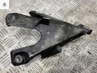 кронштейн двигателя Audi A4 B6 2002, 2.5 л., дизель, МКПП, синий, универсал, 8E0199307F