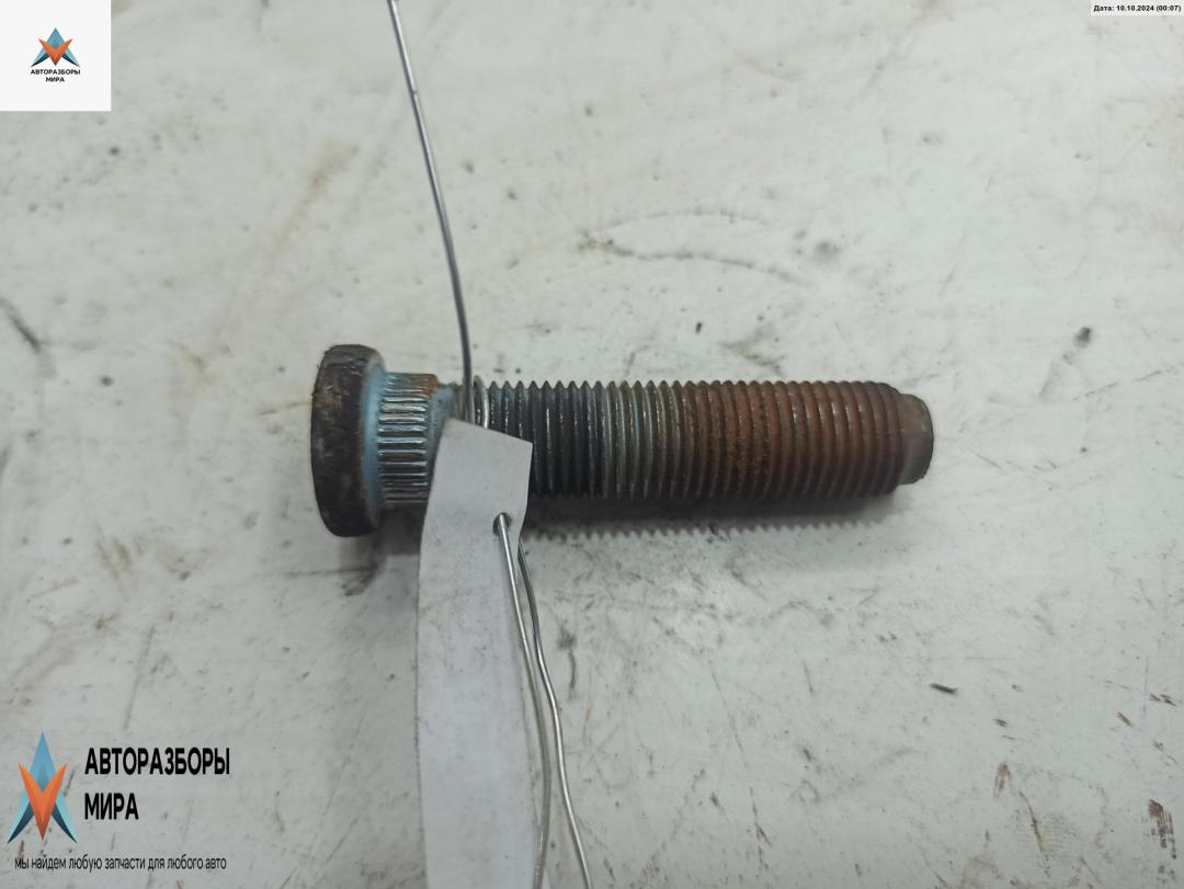 болт колесный Ford Transit Custom 1 поколение 2015, 2.2 л., дизель, МКПП, белый, микроавтобус - фото №1