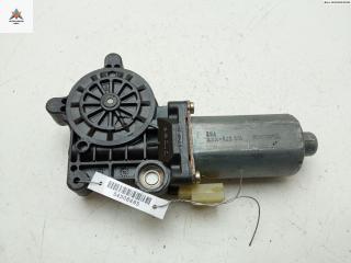 моторчик стеклоподъемника передний правый Volvo V70 1 поколение 1999, 2.5 л., бензин, АКПП, серый, универсал, 0130821743
