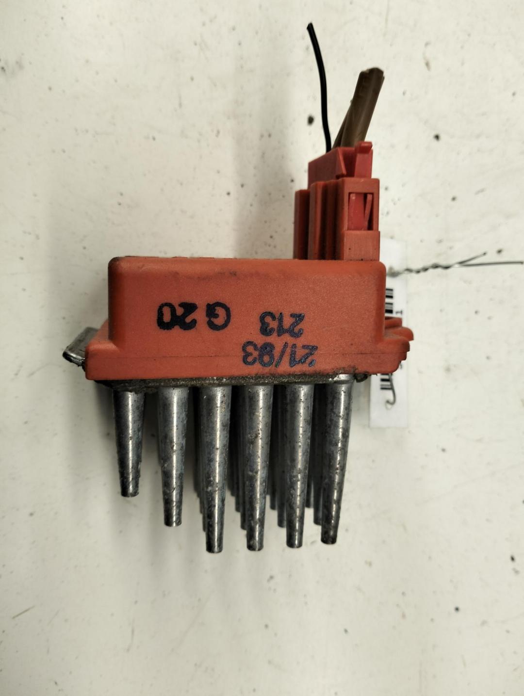 сопротивление печки Volkswagen Passat B3 1993, 2.0 л., бензин, МКПП, чёрный, универсал, 357907521