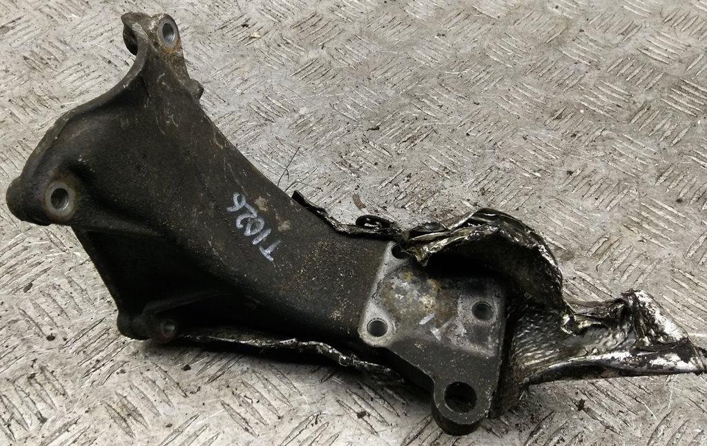 кронштейн двигателя Audi A4 B6 2001, 1.9 л., дизель, МКПП, чёрный, универсал
