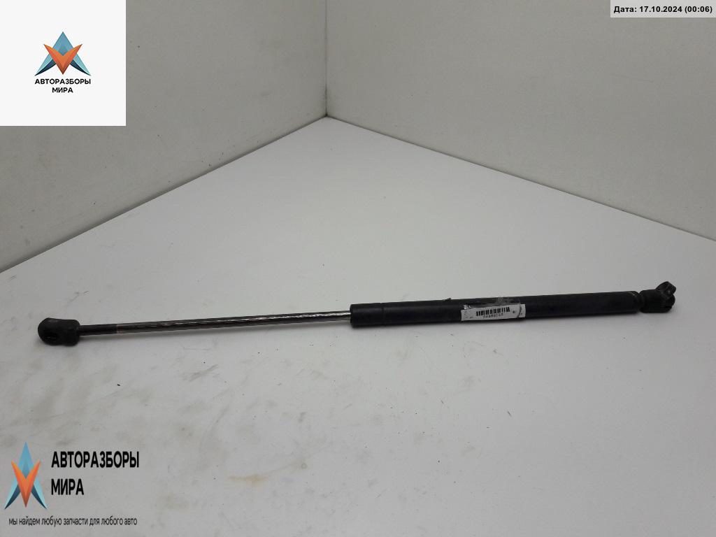 амортизатор крышки багажника (3-5 двери) Volkswagen Golf 3 поколение 1992, 1.4 л., бензин, МКПП, серый, хетчбэк 5 дв., 1H6827550A - фото №1