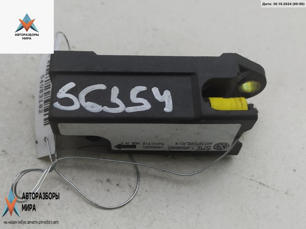 датчик AirBag Volkswagen Passat B5 1998, 1.6 л., бензин, МКПП, синий, универсал, 1J0909606N - фото №1