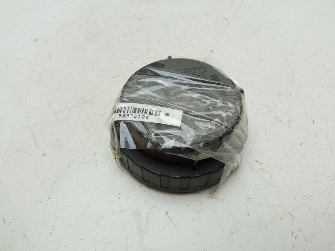 Крышка бачка тормозной жидкости Volvo S40 1 поколение 1998, 1.8 л., бензин, МКПП, красный, универсал - фото №1