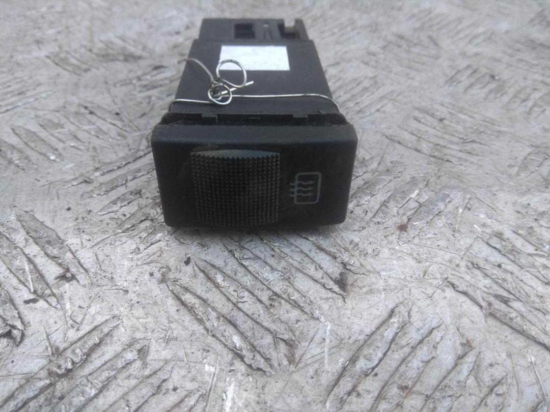 кнопка обогрева заднего стекла Audi A4 B5 1998, 2.4 л., бензин, МКПП, белый, седан