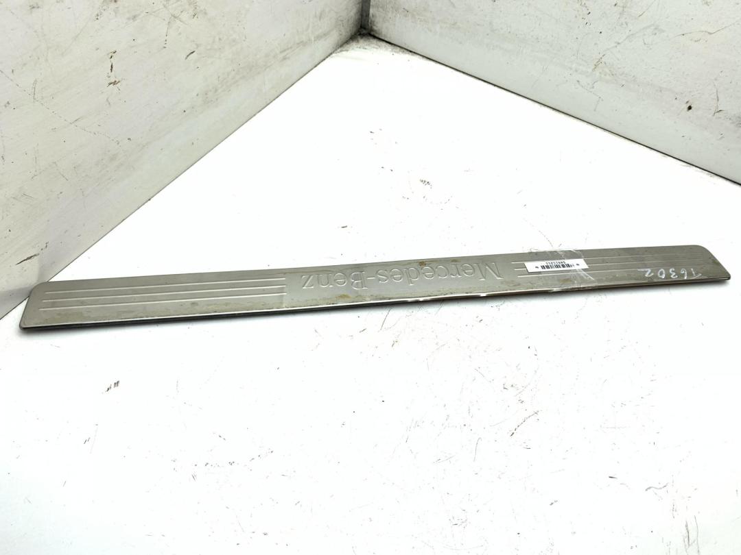 Накладка на порог внутренняя (салона) Mercedes-Benz C W204 2007, 2.2 л., дизель, АКПП, чёрный, универсал, 2046800135