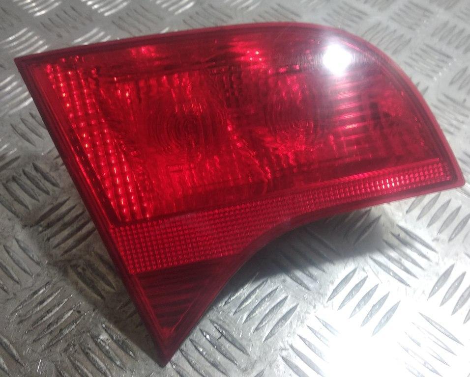 фонарь крышки багажника левый Audi A4 B7 2005, 2.0 л., дизель, МКПП, серый, универсал, 8E9945093A