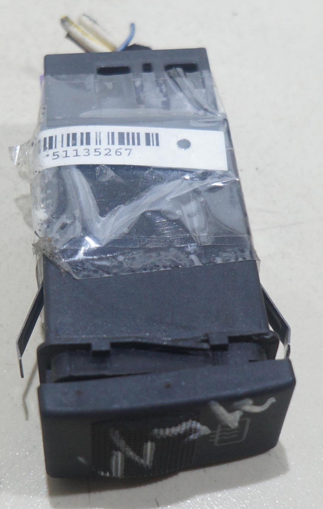 кнопка (выключатель) Audi A4 B5 1998, 2.5 л., дизель, АКПП, чёрный, универсал