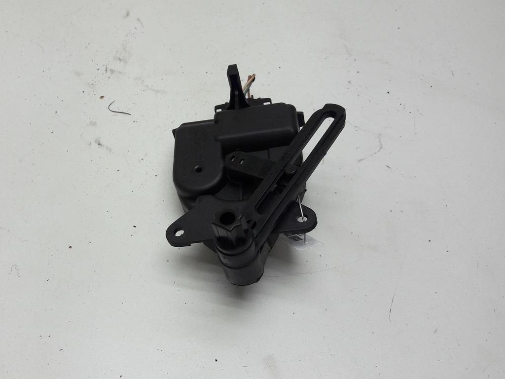 моторчик заслонки печки Volkswagen Bora 2000, 1.4 л., бензин, МКПП, белый, седан