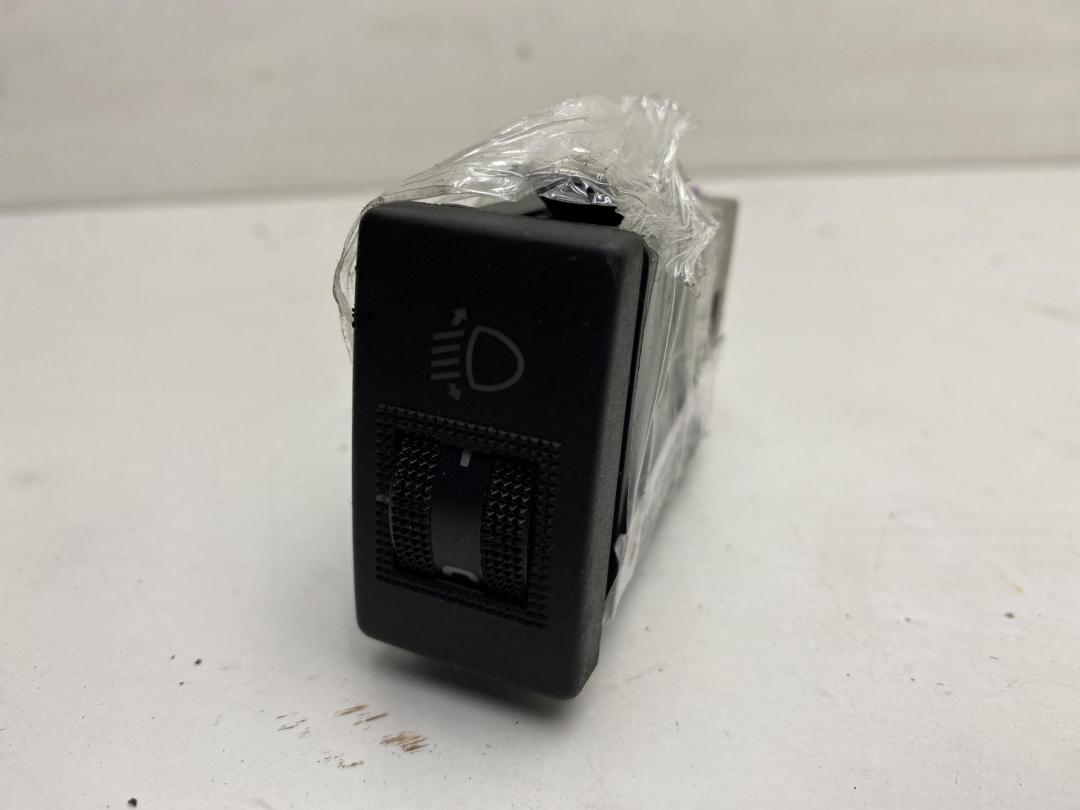 кнопка корректора фар Audi A4 B5 1995, 1.6 л., бензин, МКПП, зелёный, седан, 8D0941301