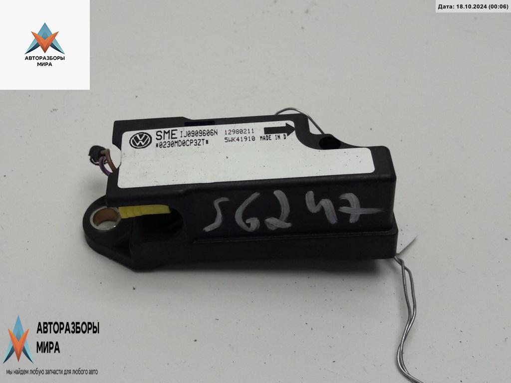 датчик AirBag Volkswagen Passat B5 1998, 1.6 л., бензин, МКПП, серый, седан, 1J0909606N - фото №1