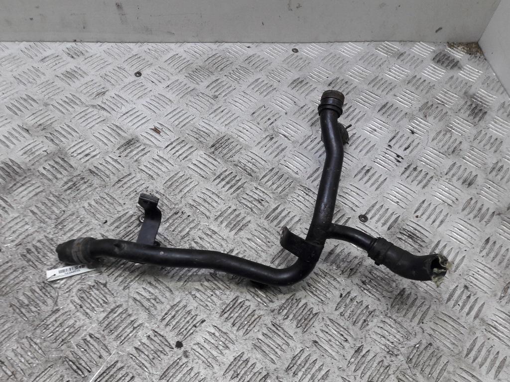 трубка охлаждающей жидкости Volkswagen Polo 4 поколение 2004, 1.4 л., дизель, МКПП, 045121065M - фото №1