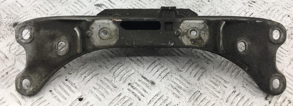 кронштейн КПП BMW 7 E38 1999, 2.8 л., бензин, АКПП, серый, седан, 1095888