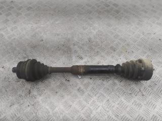 полуось передняя левая (приводной вал, ШРУС) Volkswagen Passat B5 1998, 1.6 л., бензин, МКПП, синий, универсал