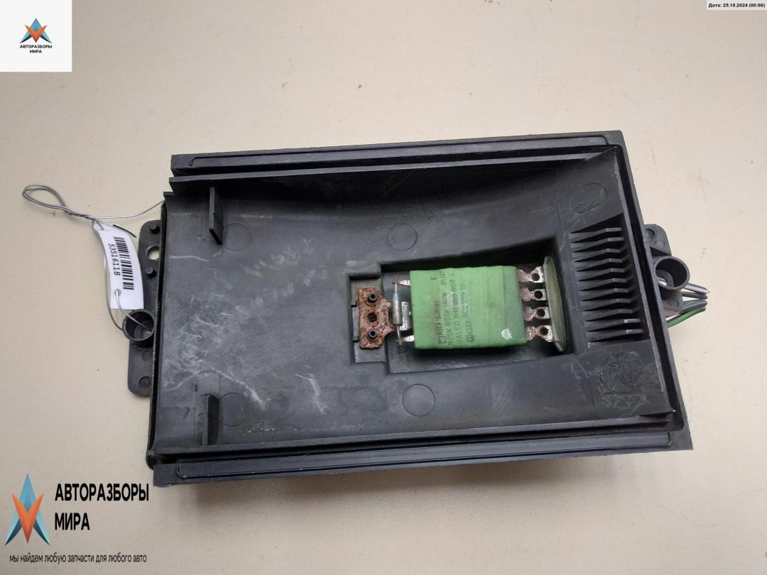 сопротивление печки Audi A4 B5 1996, 1.6 л., бензин, МКПП, чёрный, седан, 8D0959263 - фото №1