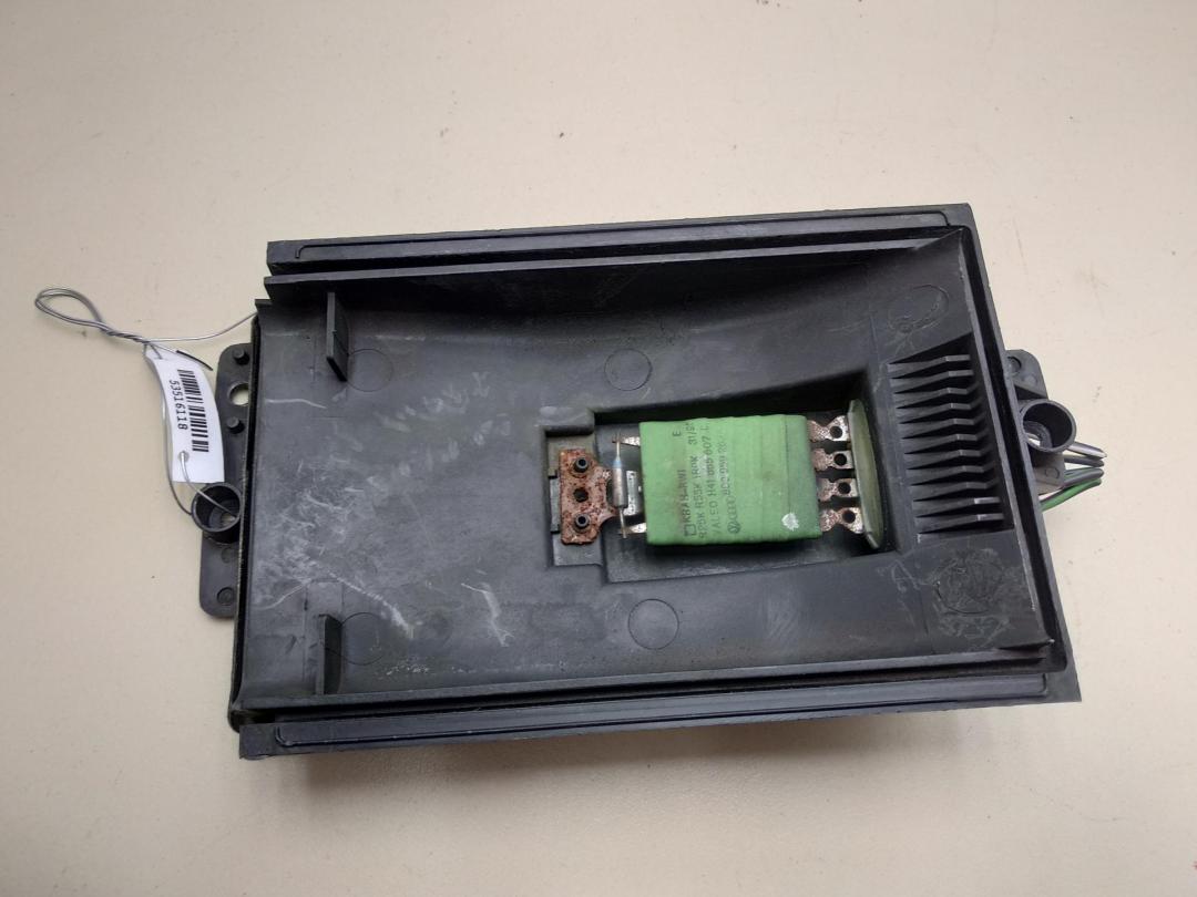 сопротивление печки Audi A4 B5 1996, 1.6 л., бензин, МКПП, чёрный, седан, 8D0959263