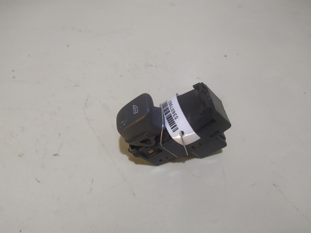 кнопка стеклоподъемника заднего левого Volvo V70 2002, 2.4 л., дизель, АКПП, чёрный, универсал