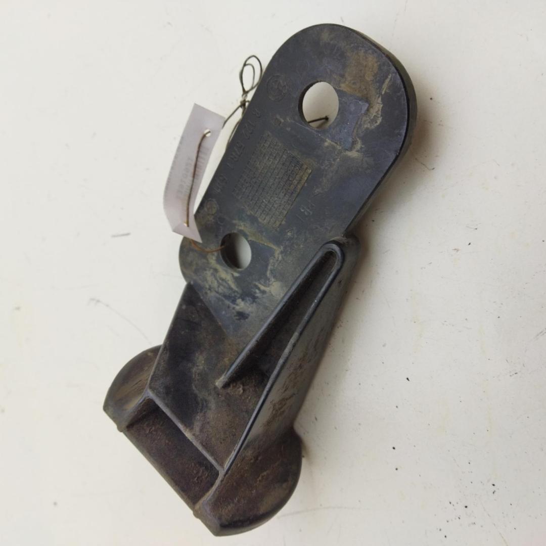 кронштейн переднего бампера BMW 3 E36 1997, 1.8 л., бензин, МКПП, серый, универсал, 8122578