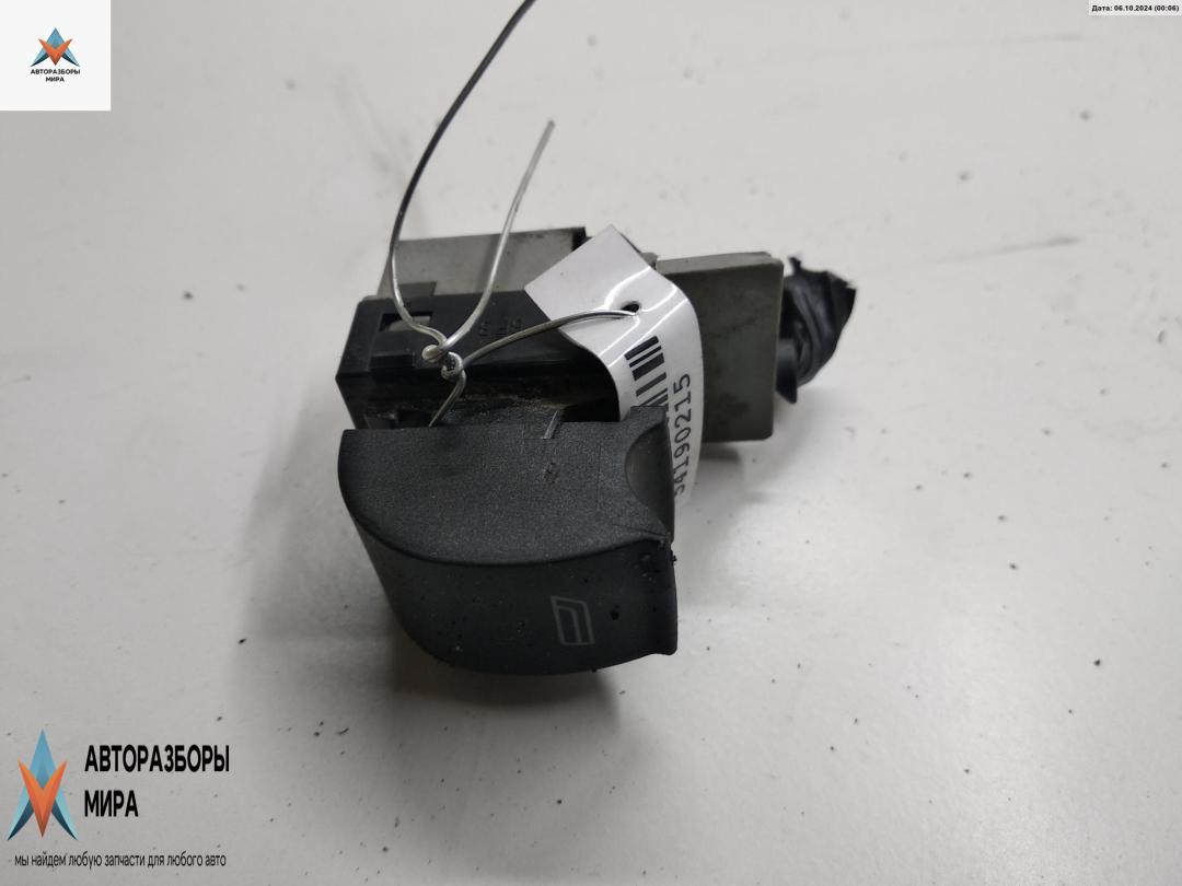 кнопка стеклоподъемника заднего правого Audi A3 8L 1999, 1.8 л., Ti, бензин, МКПП, серый, хетчбэк 5 дв., 4B0959855 - фото №1