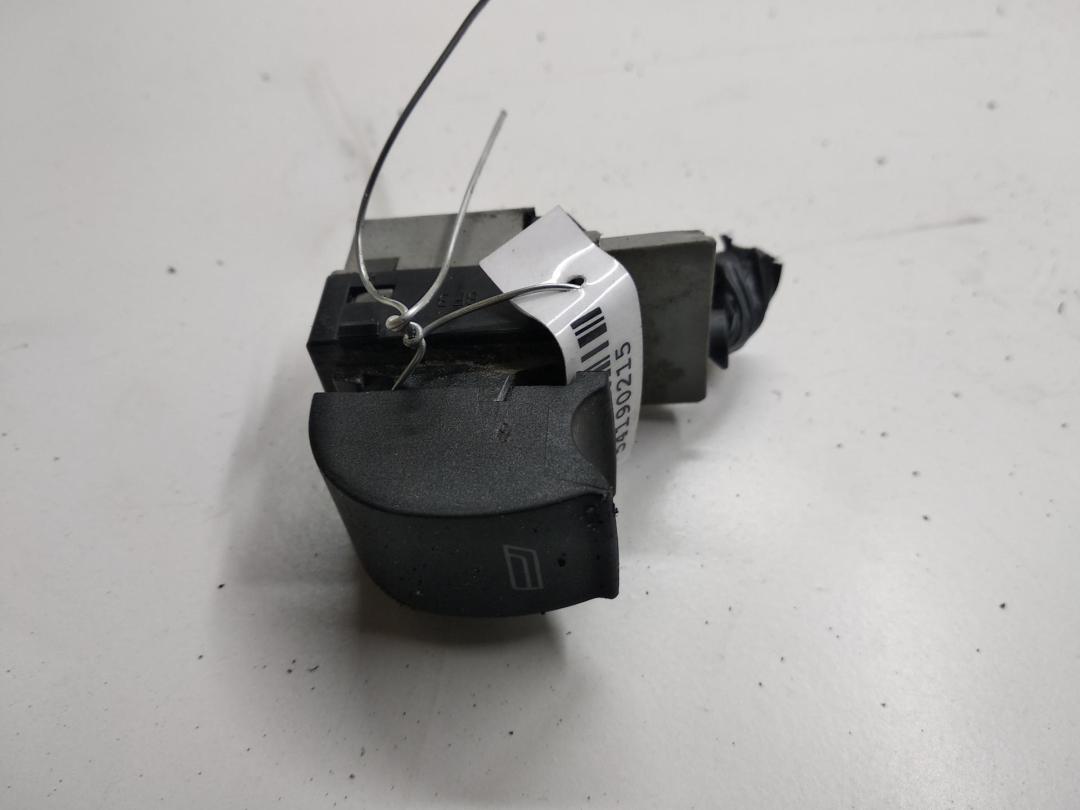 кнопка стеклоподъемника заднего правого Audi A3 8L 1999, 1.8 л., Ti, бензин, МКПП, серый, хетчбэк 5 дв., 4B0959855 - фото №1