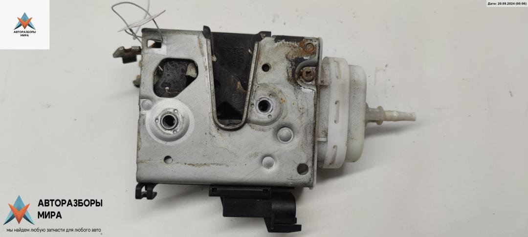 замок двери передней правой Audi A4 B5 1997, 1.8 л., Ti, бензин, МКПП, серый, универсал, 8D1837016F - фото №1