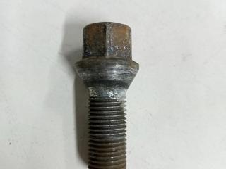 болт колесный Mercedes-Benz M-Class ML W163 2004, 2.7 л., дизель, АКПП, серый, внедорожник 5 дв.