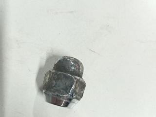 болт колесный Kia Rio 4 поколение 2016, 1.4 л., дизель, МКПП, красный, хетчбэк 5 дв., 5295014140