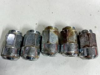 болт колесный Honda CR-V 3 поколение 2008, 2.2 л., дизель, МКПП, чёрный, внедорожник 5 дв., 90304SF0751