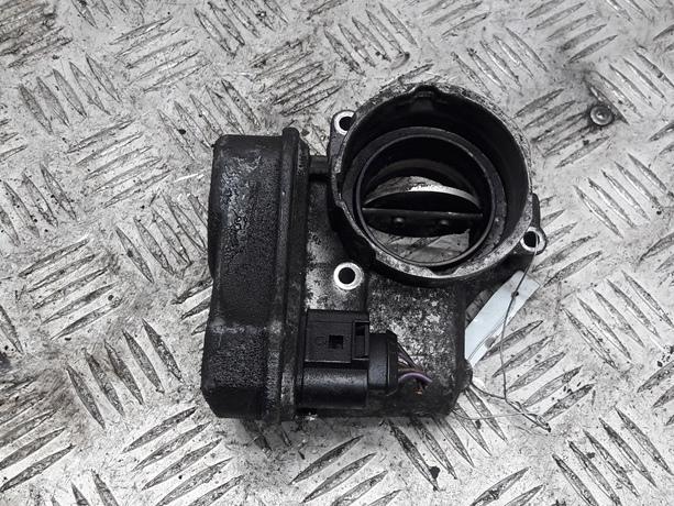 заслонка дроссельная Volkswagen Passat B6 2007, 2.0 л., дизель, МКПП, серый, седан, 03G128063B