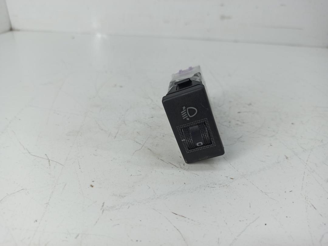 кнопка корректора фар Audi A4 B5 1998, 1.8 л., бензин, МКПП, серый, универсал, 8D0941301