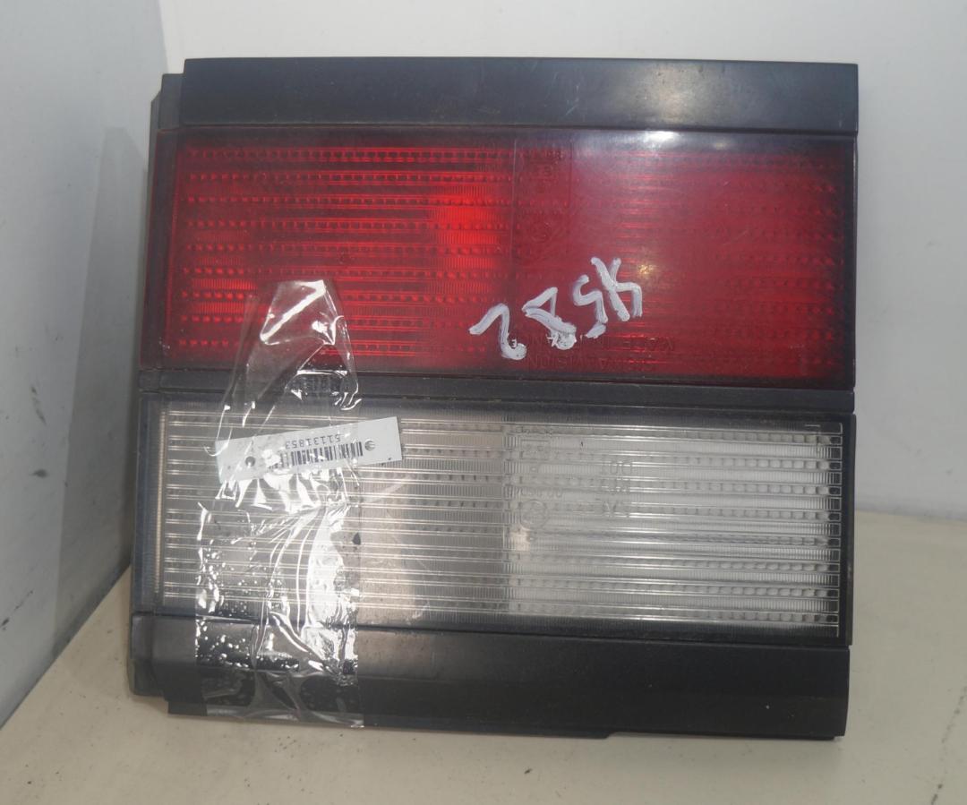 фонарь крышки багажника левый Volkswagen Passat B3 1992, 1.8 л., бензин, МКПП, синий, универсал, 333945107