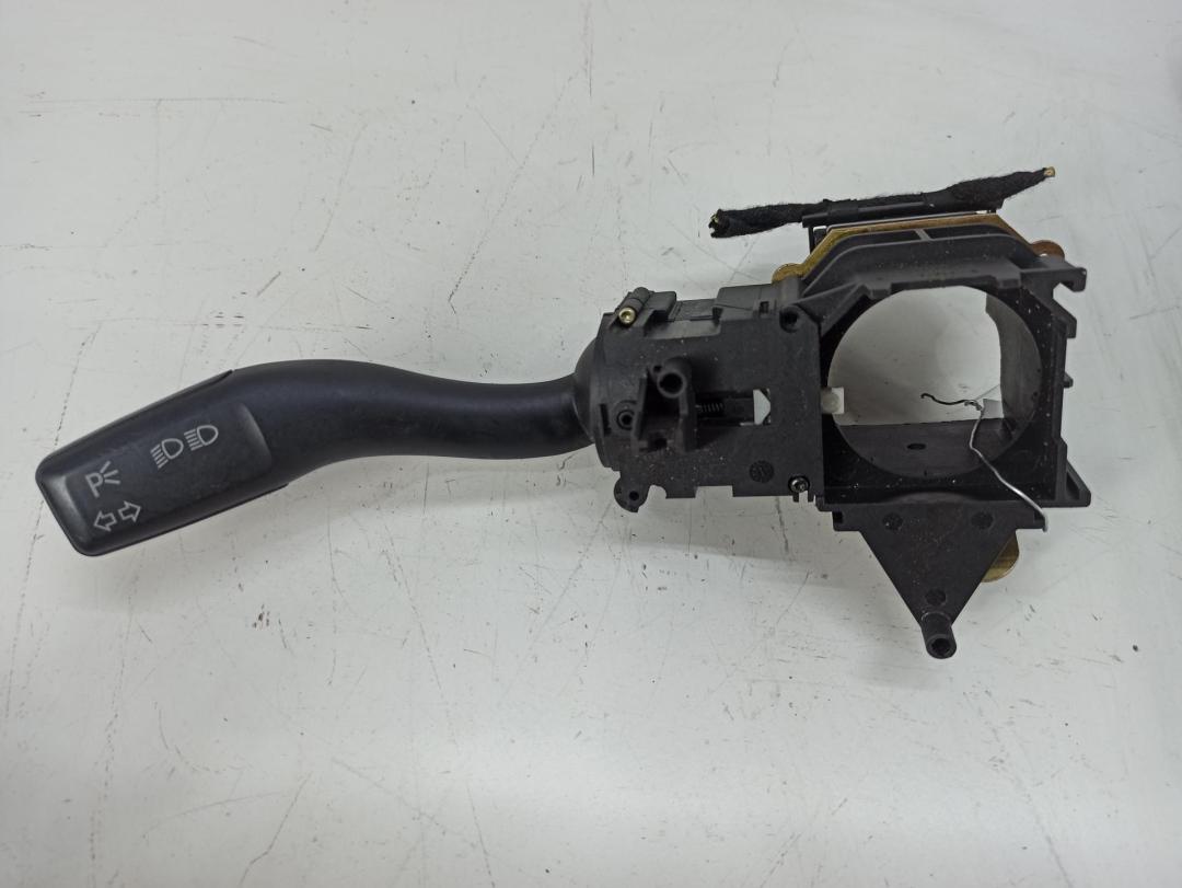 переключатель поворотов Audi A4 B6 2003, 1.9 л., дизель, МКПП, чёрный, универсал, 8E0953513A